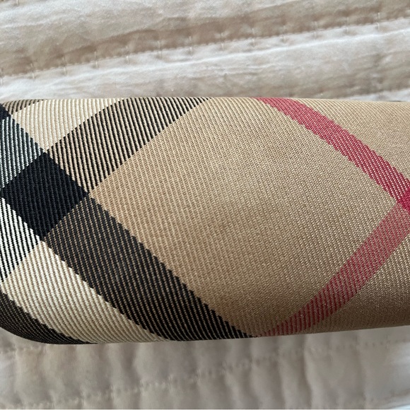 Burberry Stylish Black Aviator Glasses - Picture 9 of 12